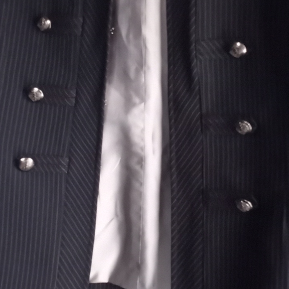 Tahari sz 12 stripe military blazer. - Picture 5 of 8